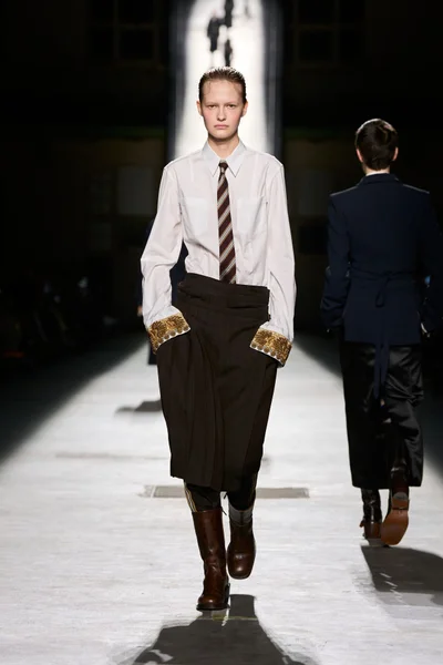 Look 3